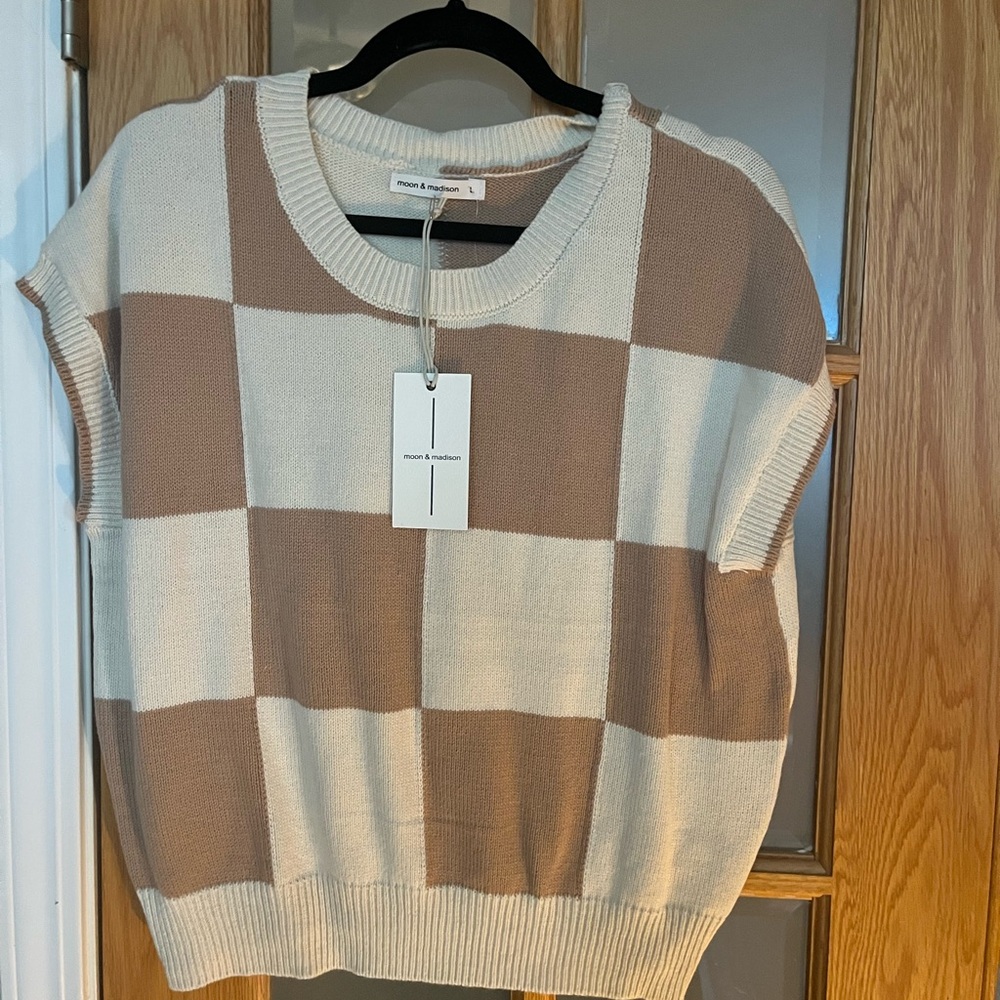 Moon & Madison Tan and White Crew Neck Sweater Vest